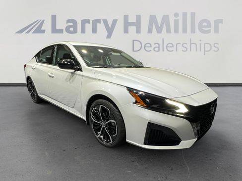 New 2025 Nissan Altima 2.5 SR image 7