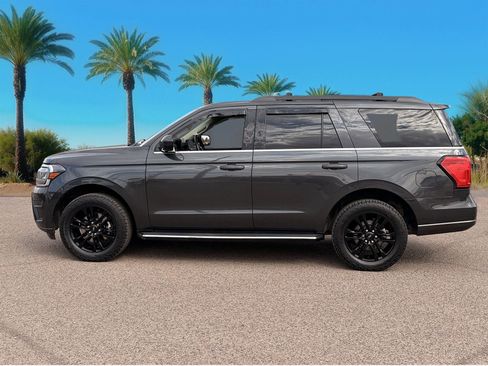 Used 2022 Ford Expedition XLT AWD/4WD image 2