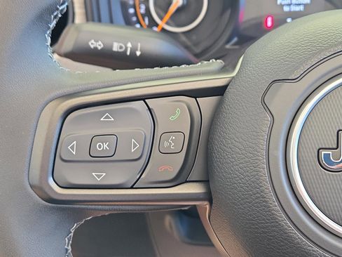 Used 2025 Jeep Wrangler Sport S image 29