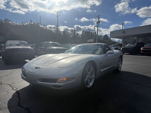 Used 2004 Chevrolet Corvette Coupe image 3