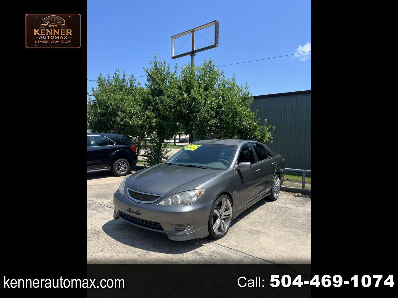 Used 2005 Toyota Camry LE FWD image 1