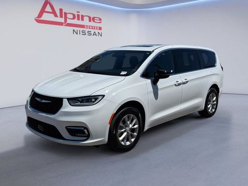 Used 2026 Chrysler Pacifica Limited AWD/4WD image 1
