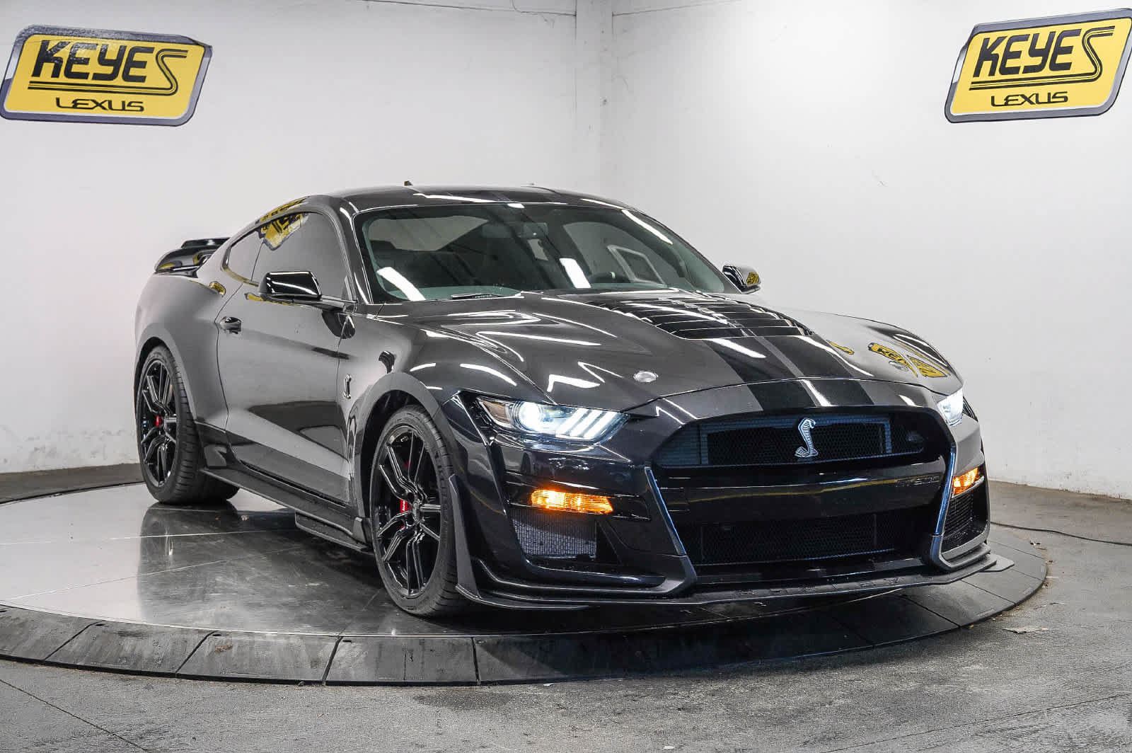 Used 2022 Ford Mustang Shelby GT500 w/ Technology Package RWD image 5