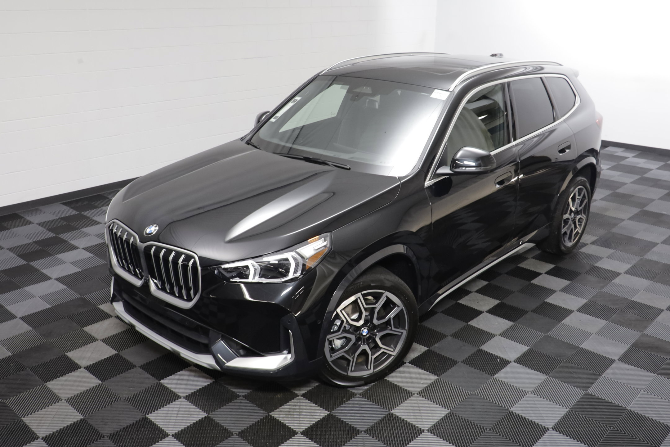 New 2027 BMW X1 xDrive28i AWD/4WD image 2