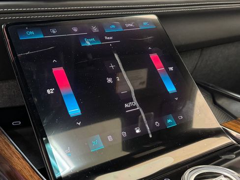 New 2025 Cadillac Escalade Sport Platinum w/ LPO, ONYX Package image 40