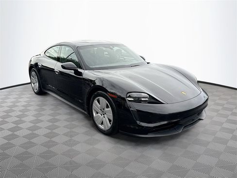 Used 2021 Porsche Taycan image 4