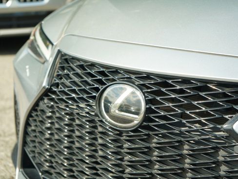 Used 2022 Lexus IS 350 F Sport image 19