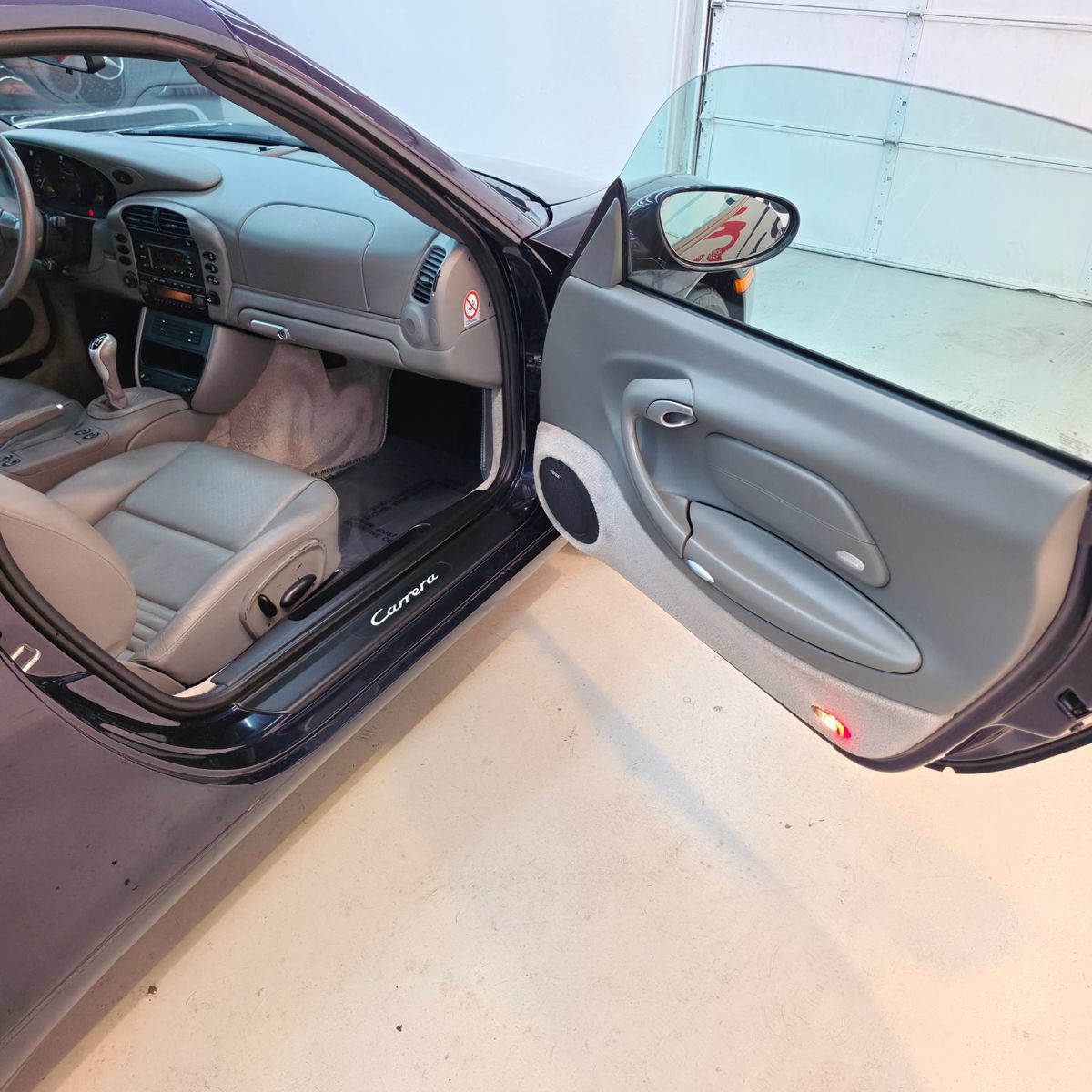 Used 2004 Porsche 911 Carrera 4 AWD/4WD image 32