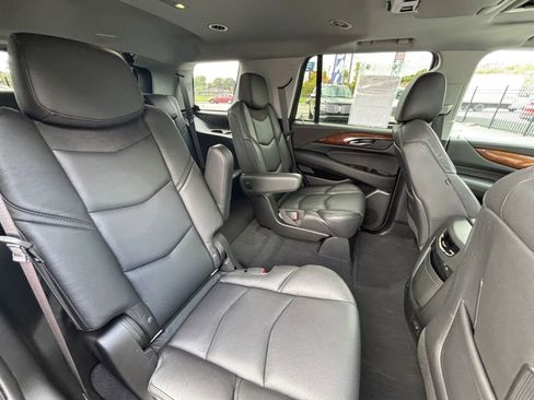 Used 2019 Cadillac Escalade Premium Luxury image 42