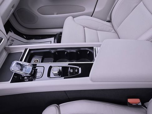 New 2026 Volvo XC60 B5 Ultra w/ Protection Package Premier AWD/4WD image 26