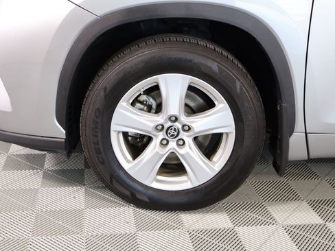 Used 2023 Toyota Highlander LE image 17