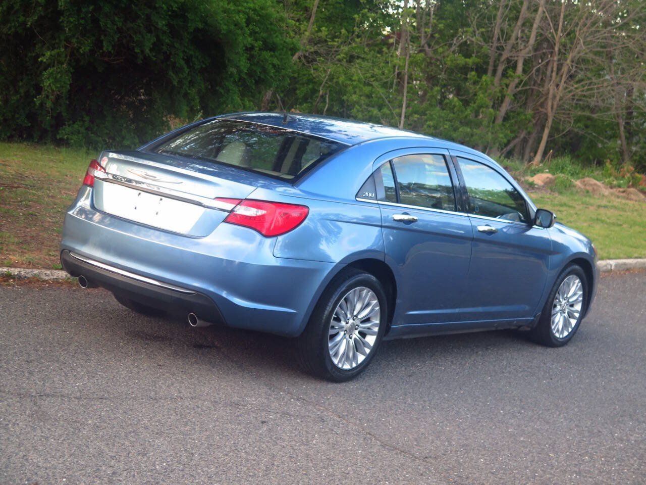 Used 2011 Chrysler 200 Limited FWD image 23