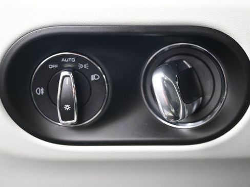 Certified 2023 Porsche Macan Turbo AWD/4WD image 25
