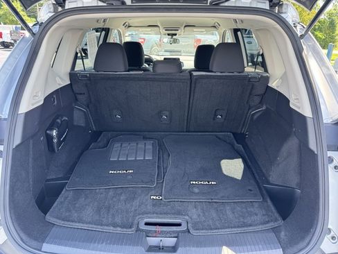 Used 2022 Nissan Rogue SV image 38