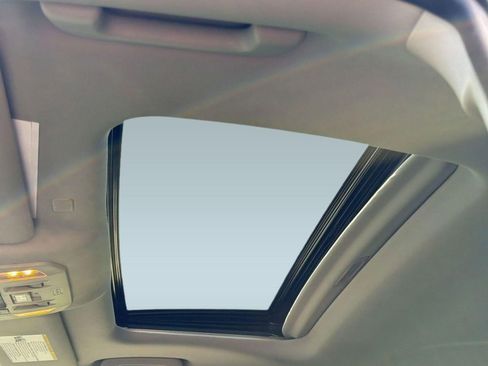 Used 2021 Toyota Highlander XLE AWD/4WD image 15