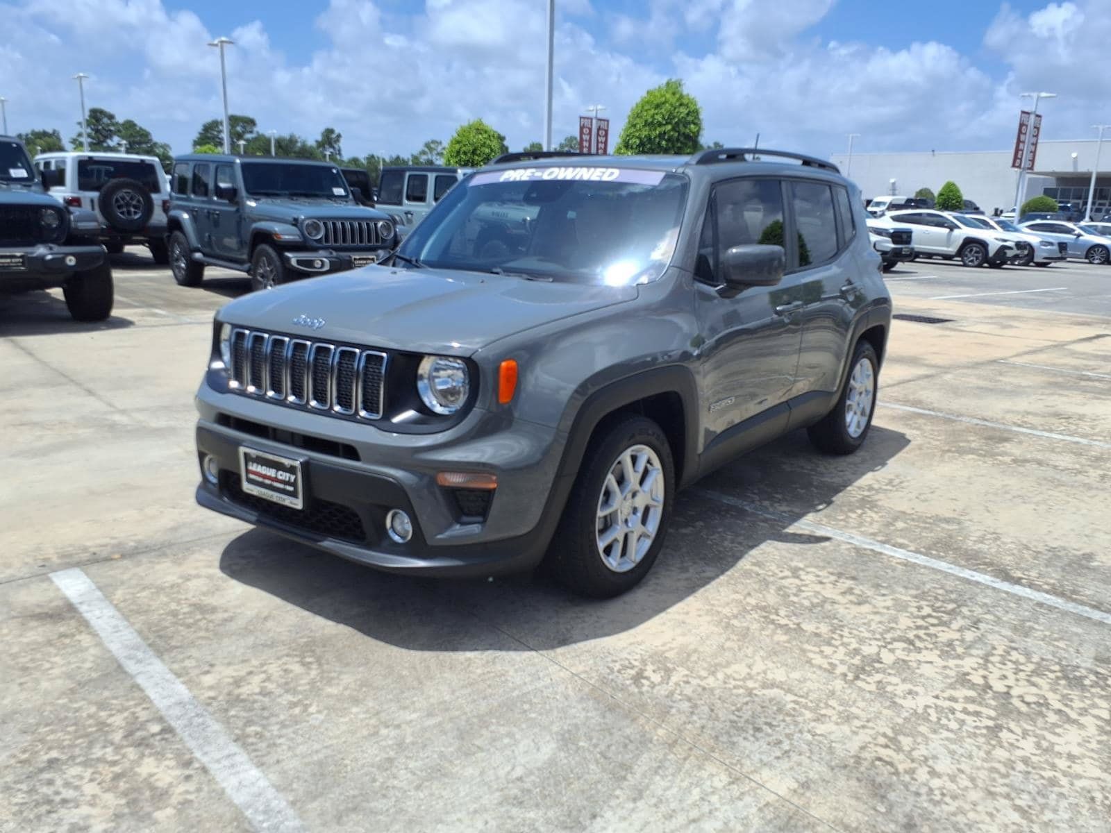 Used 2021 Jeep Renegade Latitude FWD image 3