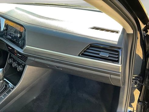 Used 2019 Volkswagen Jetta SEL w/ Cold Weather Package image 22