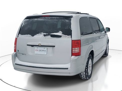 Used 2008 Chrysler Town & Country Touring image 4
