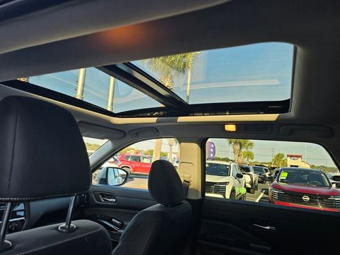 Certified 2022 Nissan Pathfinder SV w/ SV Premium Package image 15