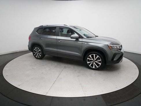 Used 2022 Volkswagen Taos SE image 13