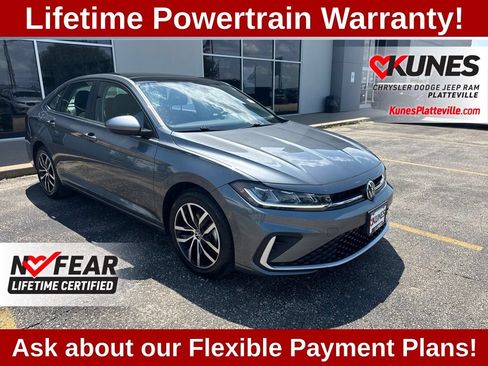 Used 2025 Volkswagen Jetta SE FWD image 2