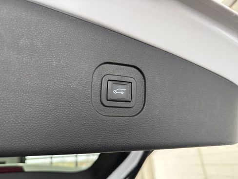 Used 2016 Chevrolet Equinox LTZ w/ Enhanced Convenience Package image 11