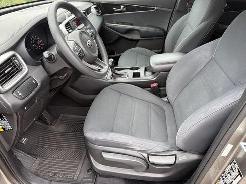 Used 2016 Kia Sorento L FWD image 17