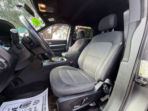 Used 2017 Ford Explorer XLT image 12