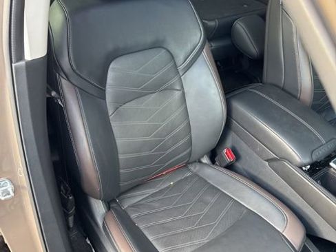 Used 2024 Nissan Pathfinder Platinum image 28