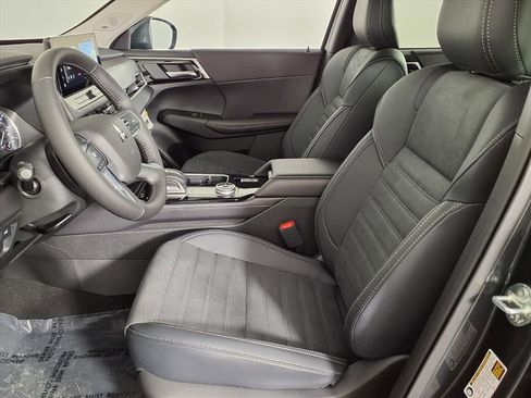 Used 2025 Mitsubishi Outlander SE image 19