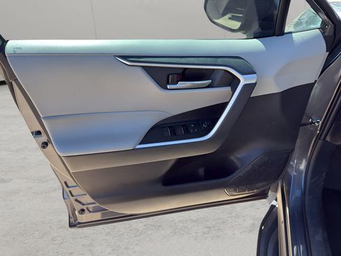 Used 2025 Toyota RAV4 XLE w/ Convenience Package image 9