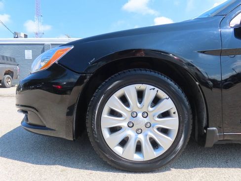 Used 2013 Chrysler 200 LX FWD image 30
