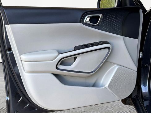 Used 2020 Kia Soul S FWD image 18