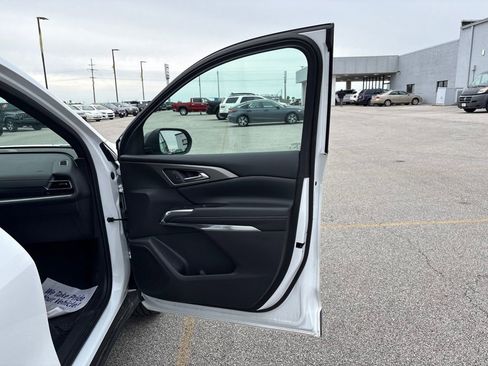 Used 2025 Chevrolet Traverse LT AWD/4WD image 18