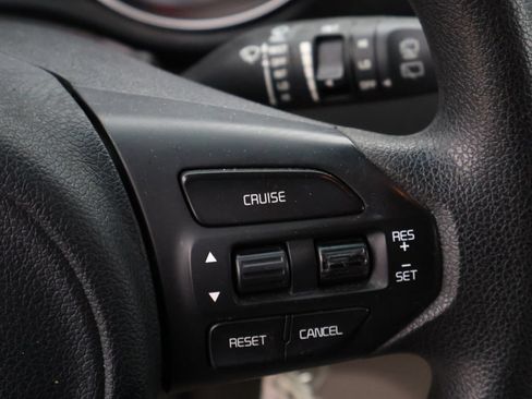 Used 2015 Kia Sedona LX w/ LX Convenience Package FWD image 28