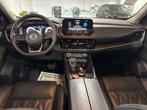 Used 2021 Nissan Rogue Platinum AWD/4WD image 10