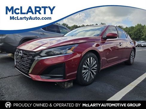 Used 2024 Nissan Altima 2.5 SV w/ SV Premium Package FWD image 1
