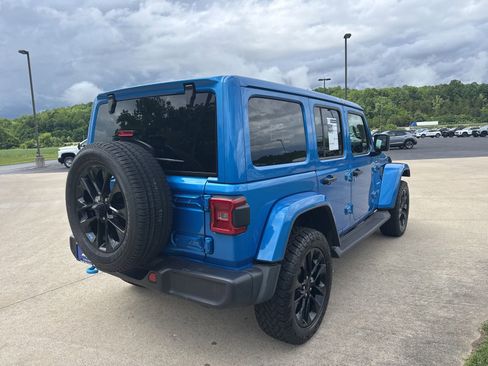 Used 2023 Jeep Wrangler Unlimited Sahara w/ Cold Weather Group AWD/4WD image 4