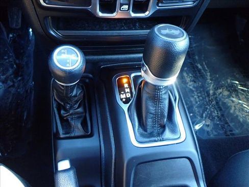 Used 2023 Jeep Wrangler Unlimited w/ Sun & Screen Package image 20