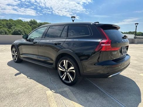 Certified 2025 Volvo V60 B5 Cross Country Plus AWD/4WD image 6