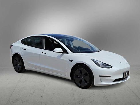 Used 2023 Tesla Model 3 Standard Range RWD image 2