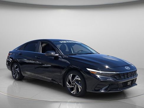 Certified 2024 Hyundai Elantra Limited FWD image 9
