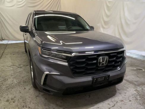 Used 2023 Honda Pilot LX image 2
