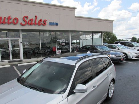 Used 2011 BMW 328i xDrive Wagon image 3