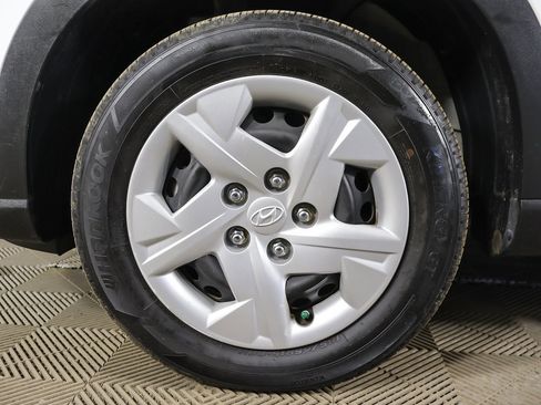 Used 2020 Hyundai Venue SE image 15