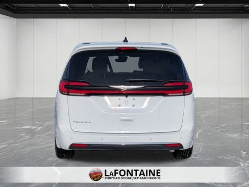 New 2026 Chrysler Pacifica Select image 4