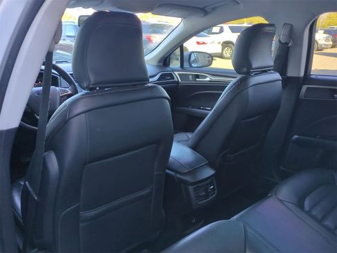 Used 2016 Ford Fusion SE w/ Equipment Group 202A image 18