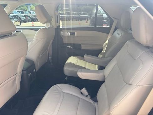 Used 2021 Ford Explorer Platinum w/ Equipment Group 601A AWD/4WD image 35