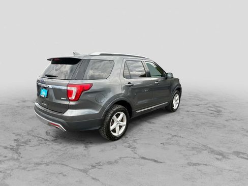 Used 2016 Ford Explorer XLT w/ Equipment Group 202A AWD/4WD image 8