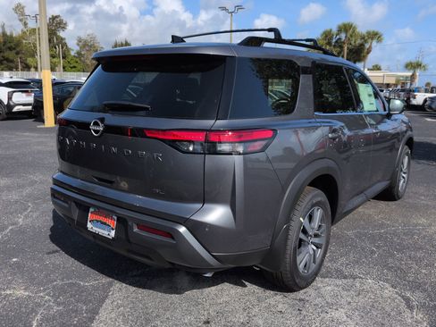 New 2026 Nissan Pathfinder SL FWD image 4